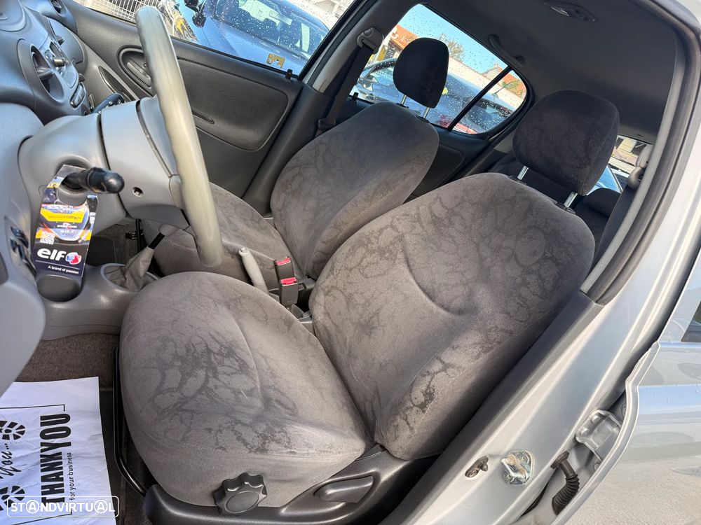 Toyota Yaris 1.4 D-4D Sol ABS - 8