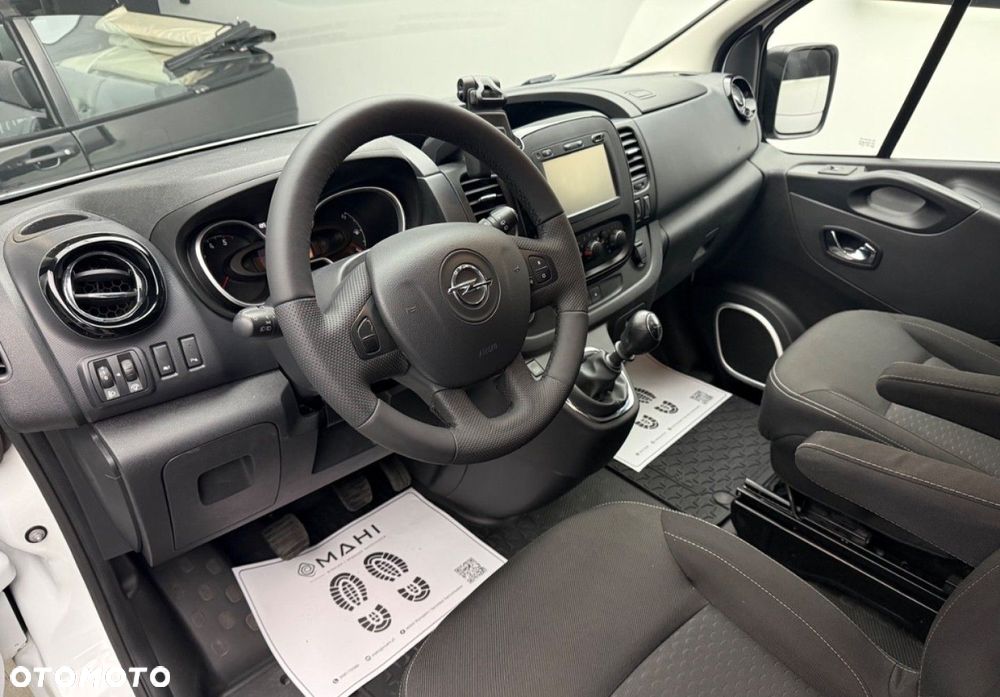 Opel Vivaro - 24