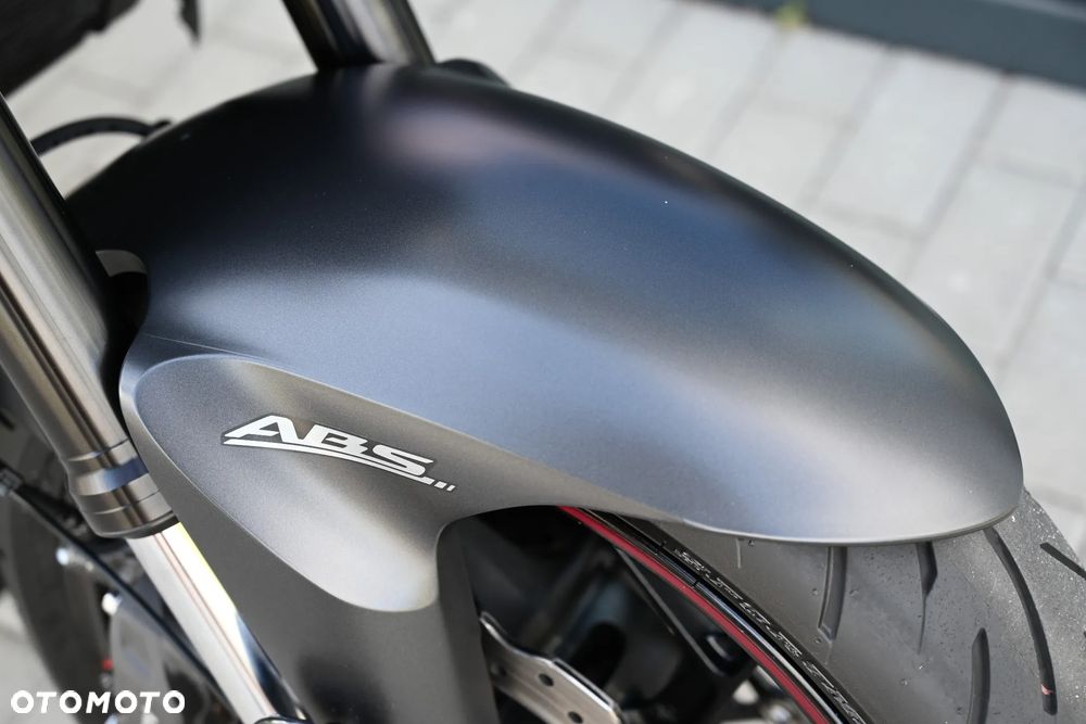 Suzuki GSX - 17