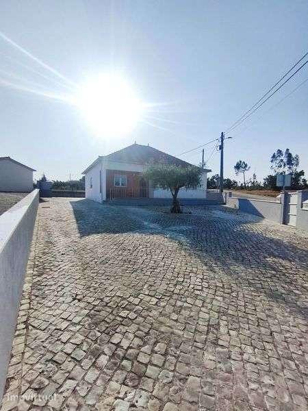 Moradia T2 para arrendamento em Almagreira, Pombal — 700 €/mês - Grande imagem: 2/12