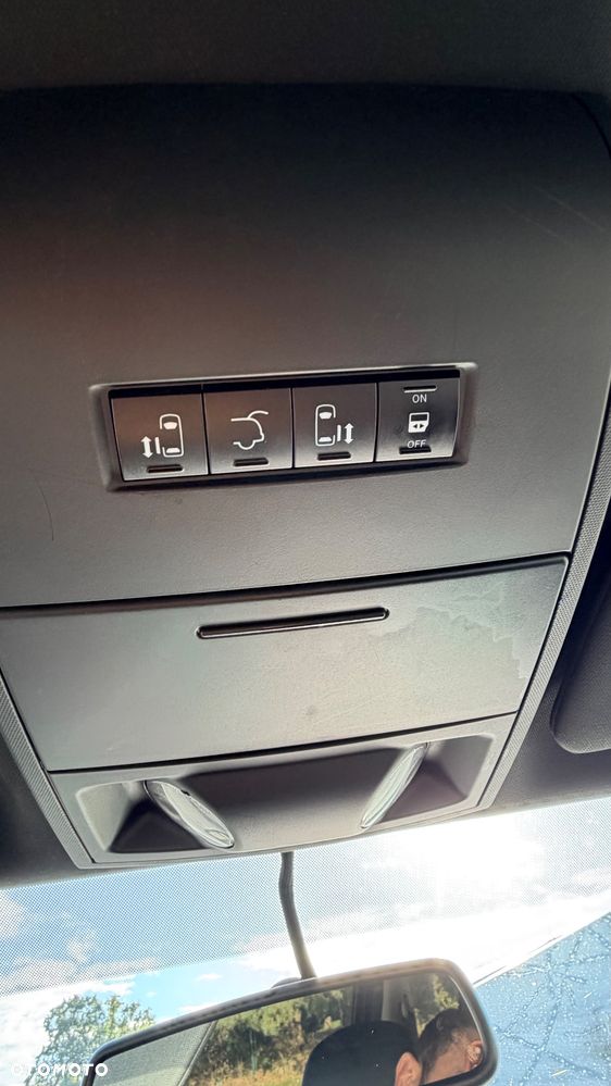 Dodge Grand Caravan - 30