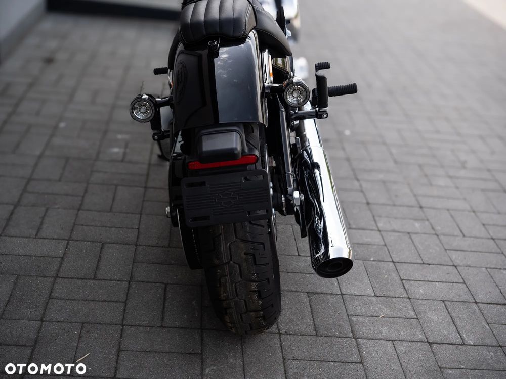 Harley-Davidson Softail Street Bob - 23
