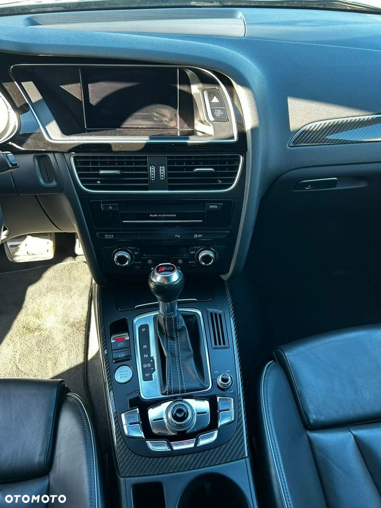 Audi RS4 Avant - 12