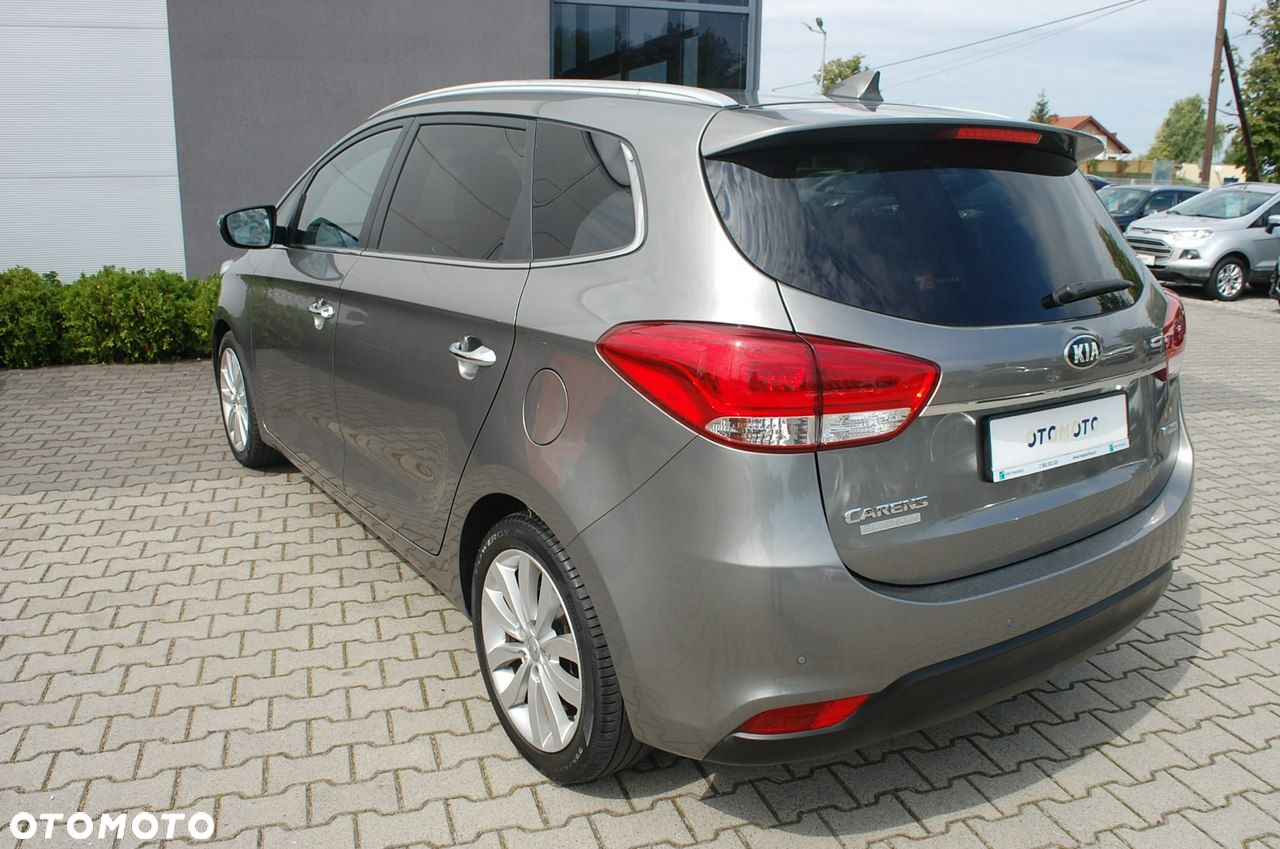 Kia Carens - 12