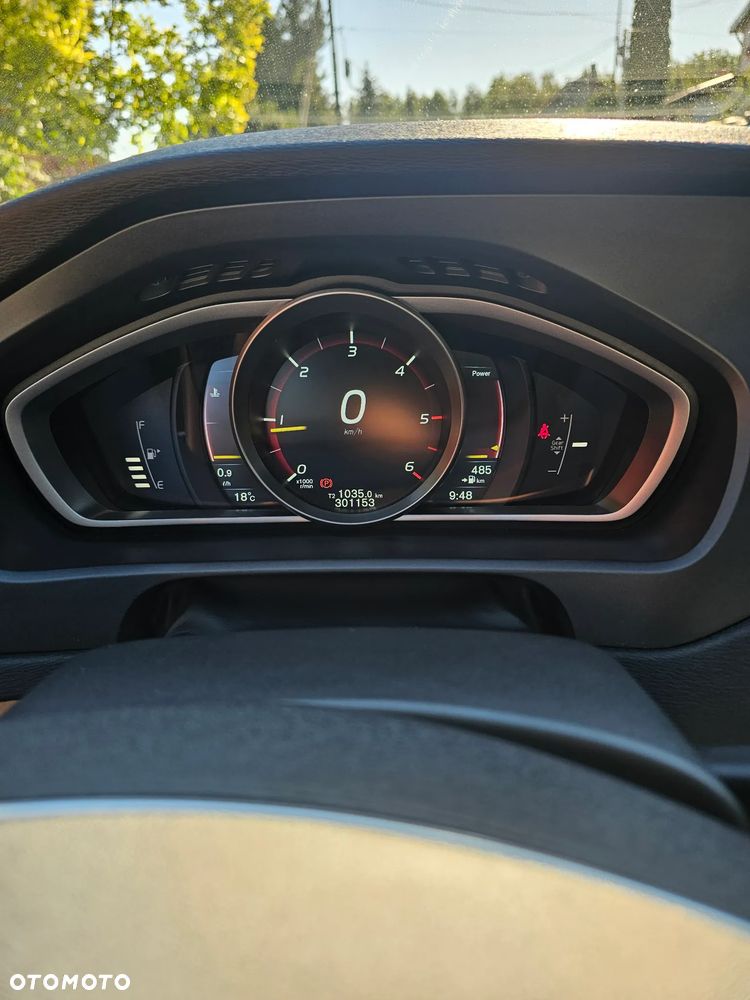 Volvo V40 D2 Drive-E R-Design Momentum - 16