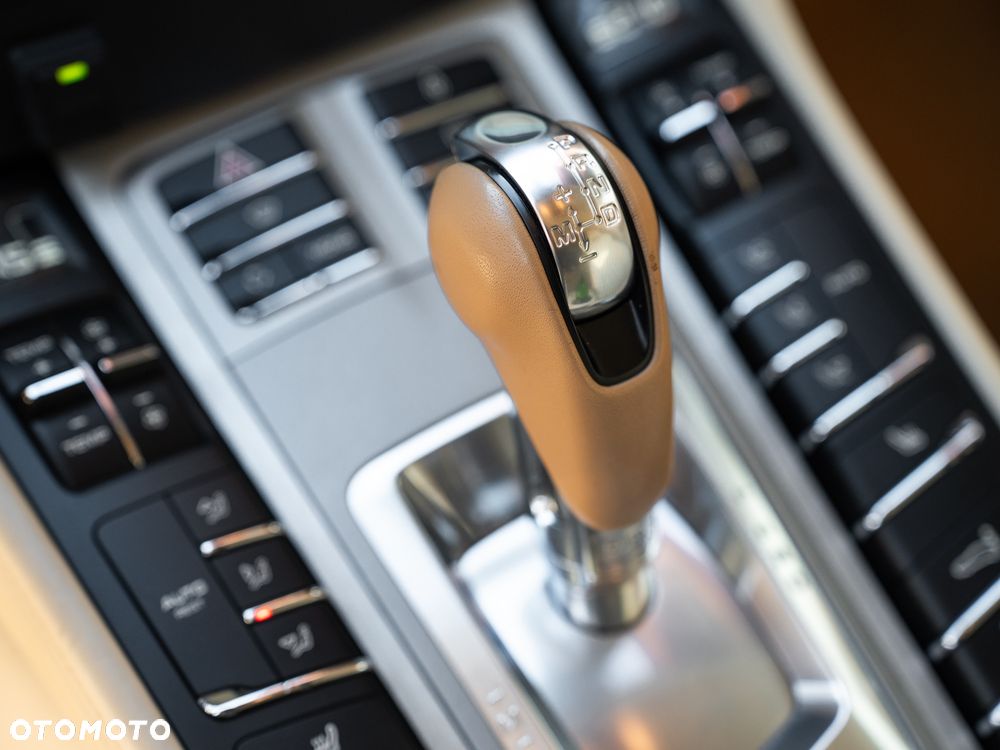 Porsche Panamera GTS PDK - 22