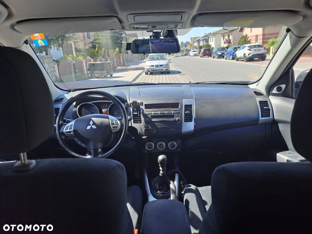 Mitsubishi Outlander 2.2 DID Intense + - 16