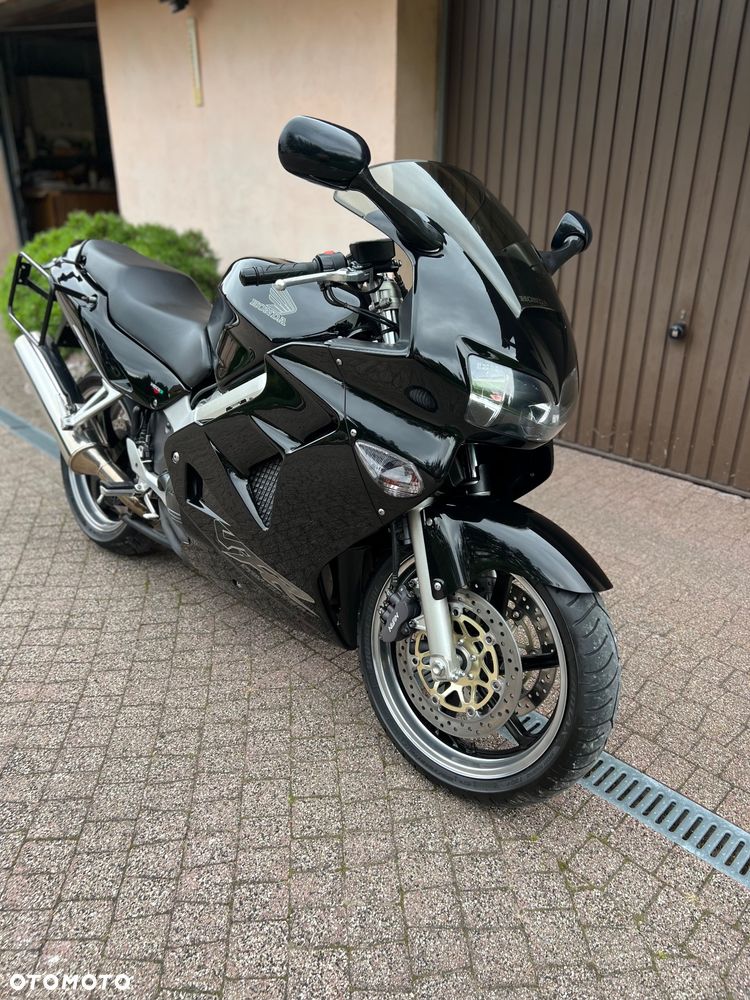 Honda VFR - 2