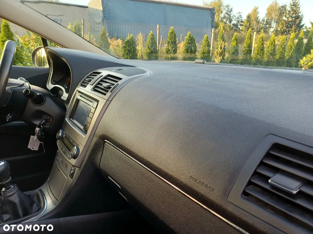 Toyota Avensis 1.8 Sol NAVI - 15