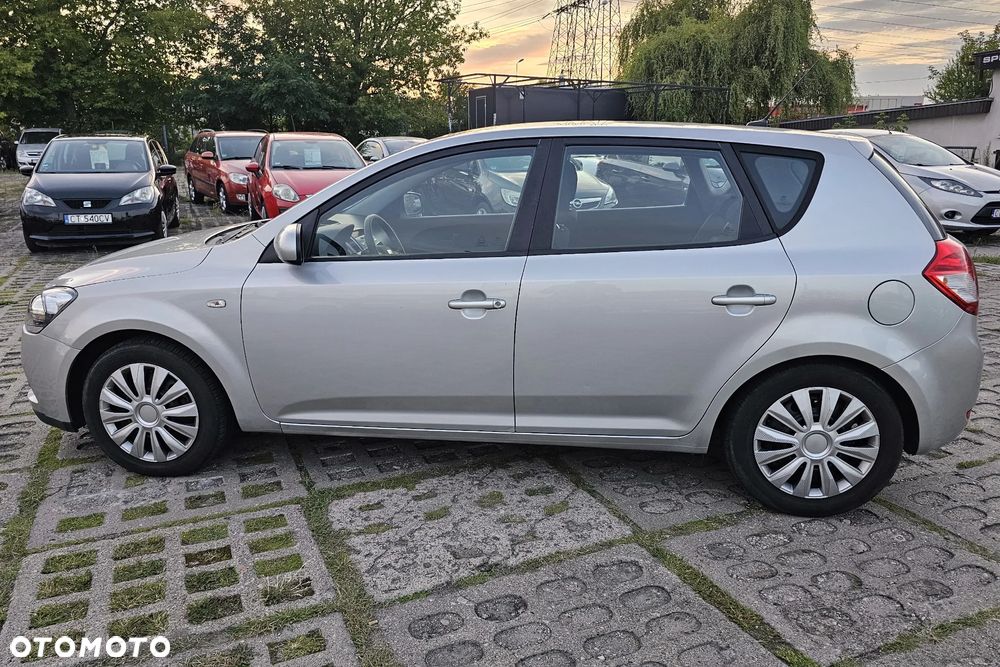 Kia Ceed - 4