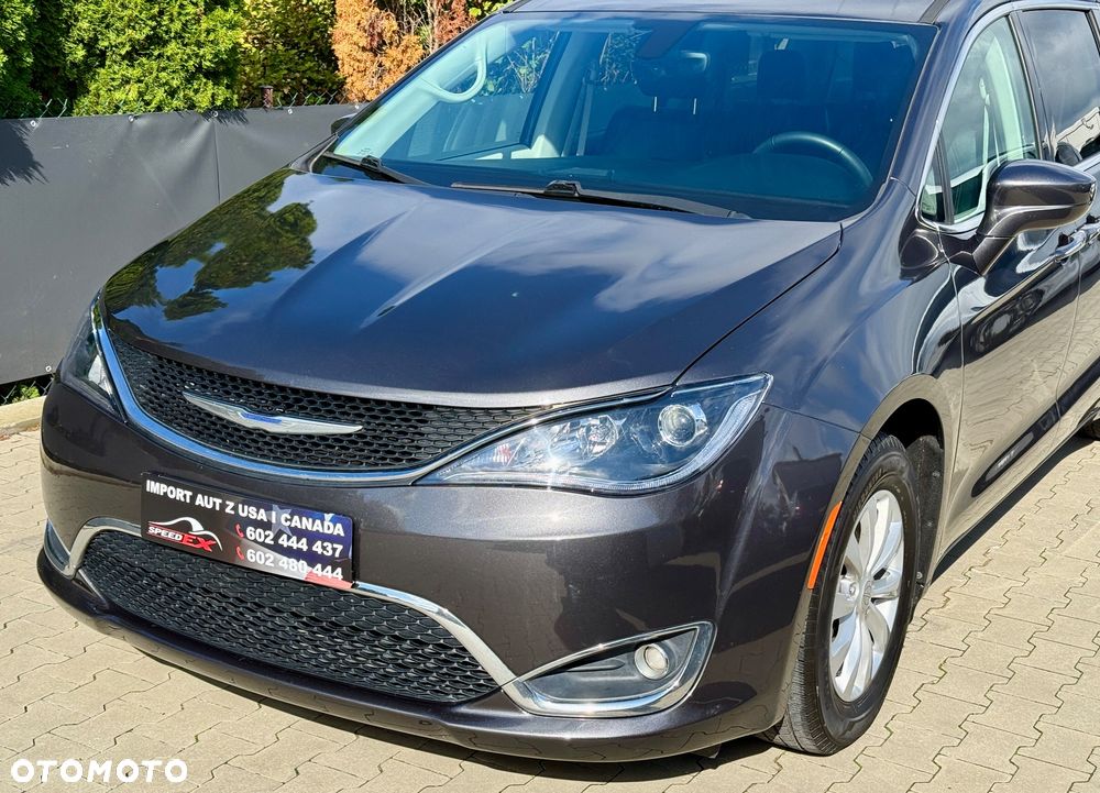 Chrysler Pacifica - 2