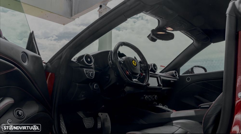 Ferrari California T - 43