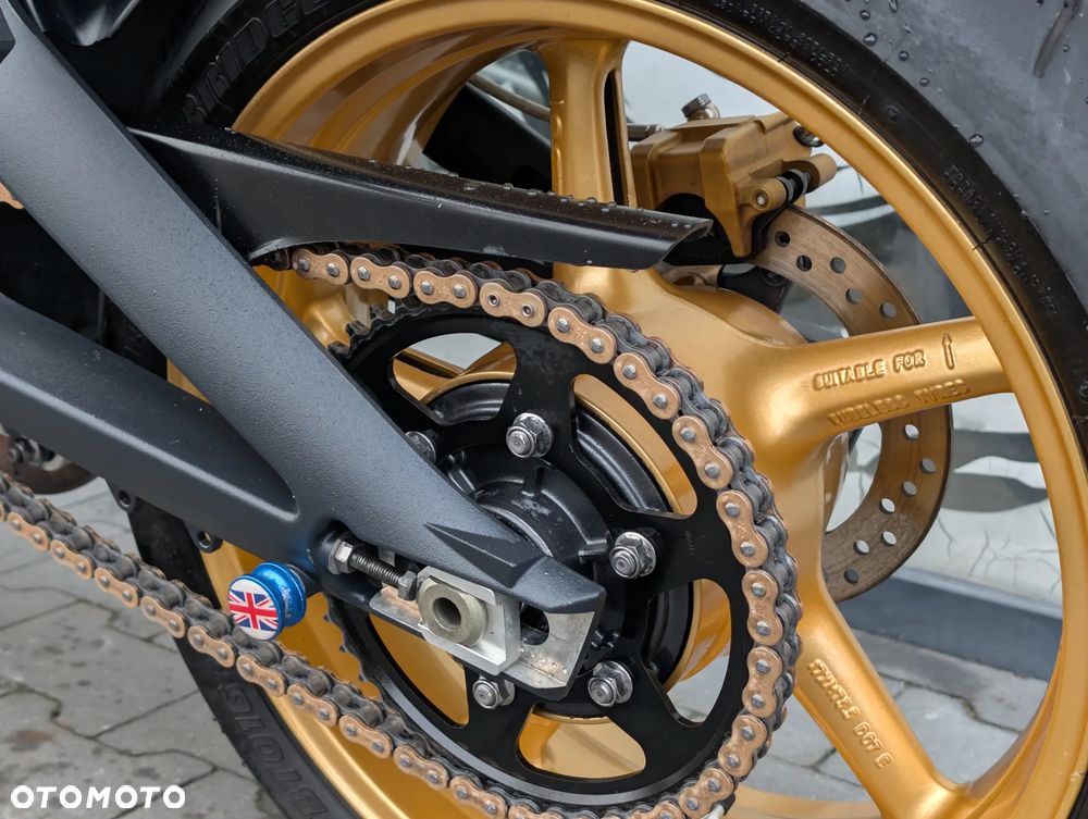 Triumph Street Triple - 28