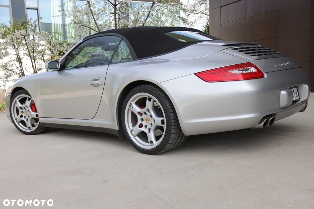 Porsche 911 Carrera 4S - 16