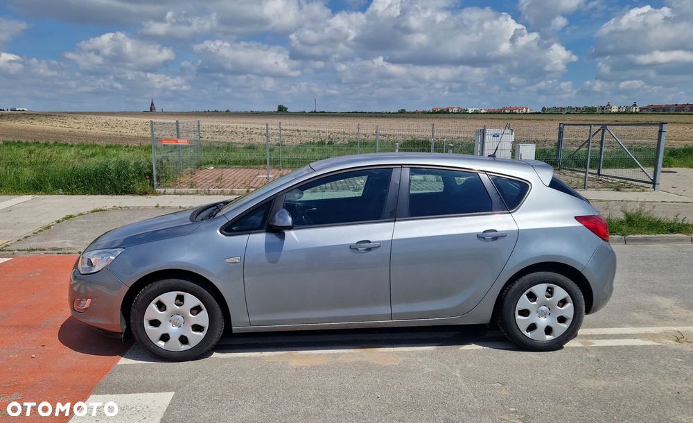 Opel Astra 1.4 Cosmo - 4