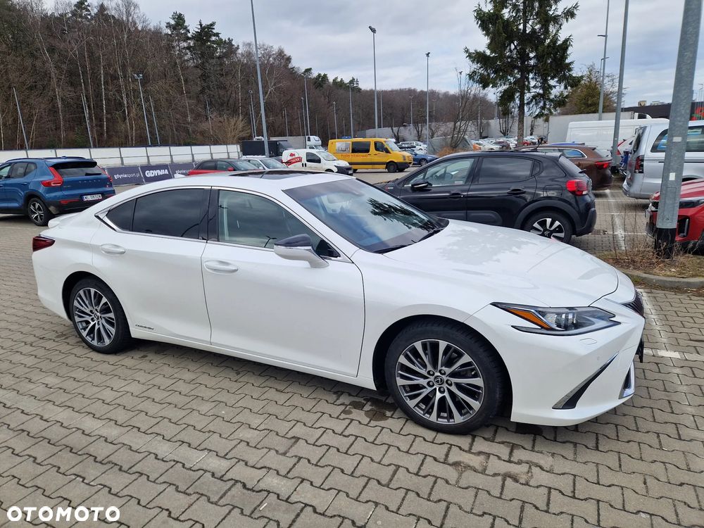 Lexus ES - 1
