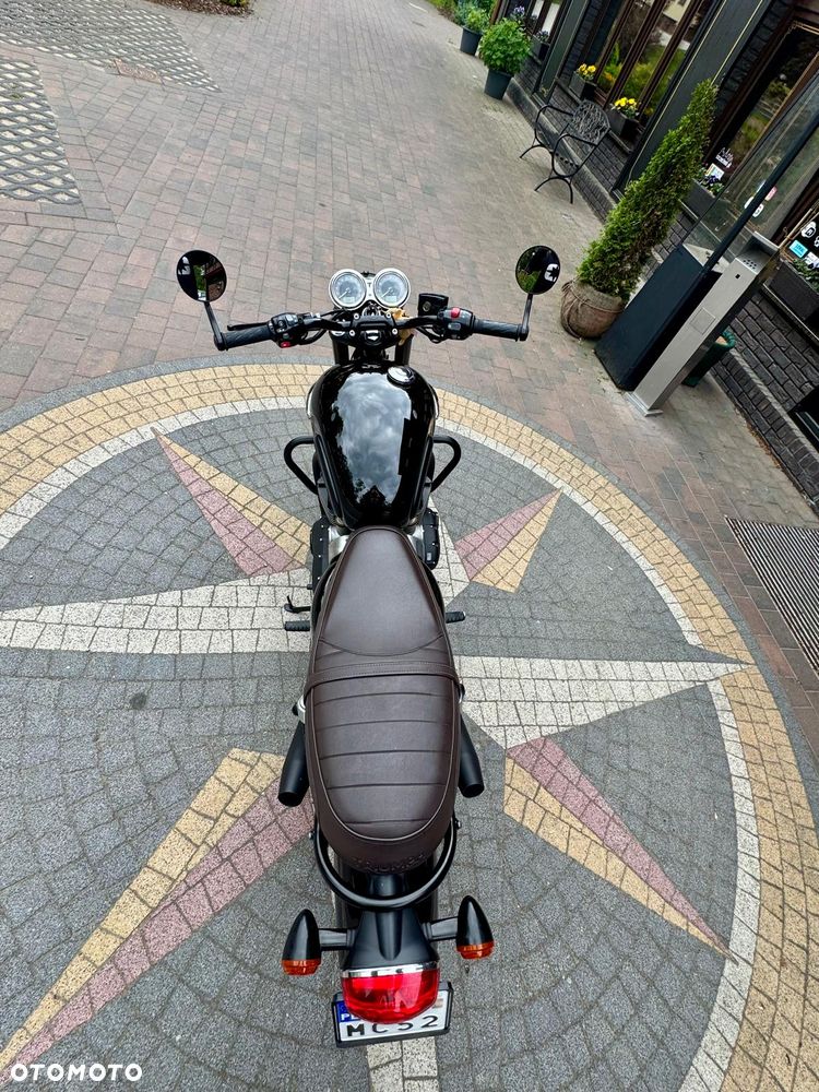 Triumph Bonneville - 12