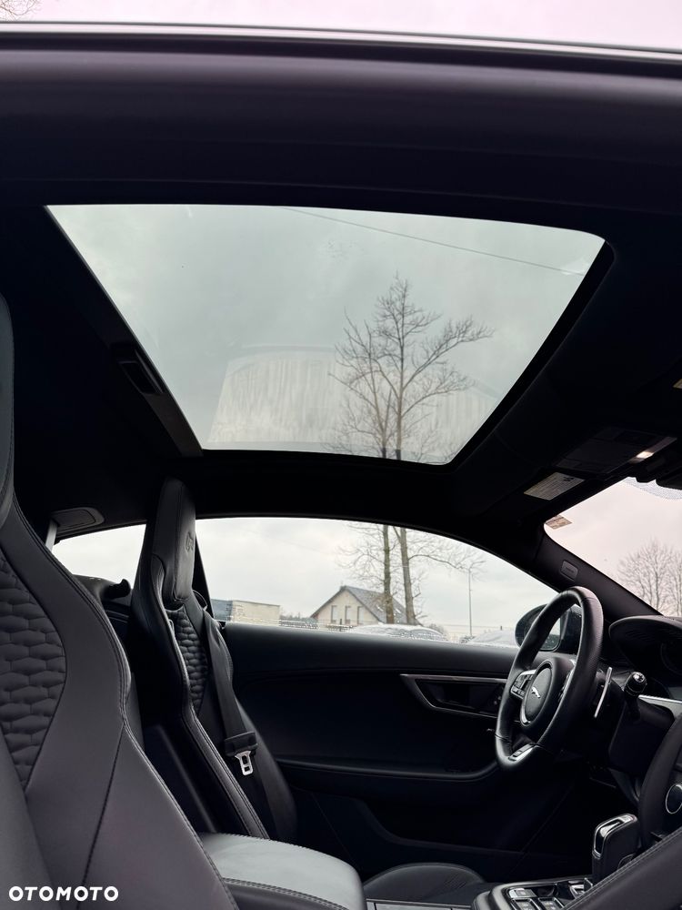 Jaguar F-Type R AWD - 31