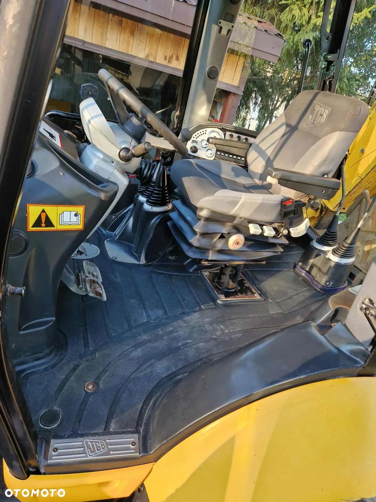 JCB 4CX - 28