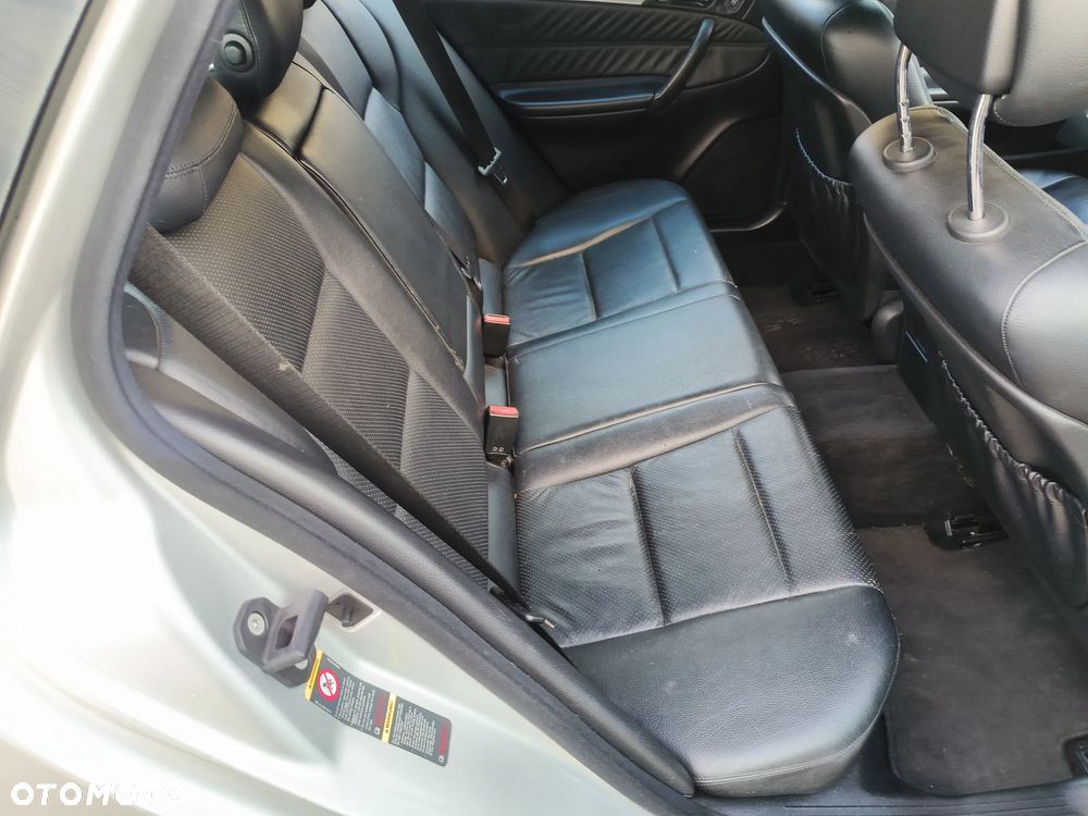 Mercedes-Benz Klasa C 320 4Matic Avantgarde Sport Edition - 17