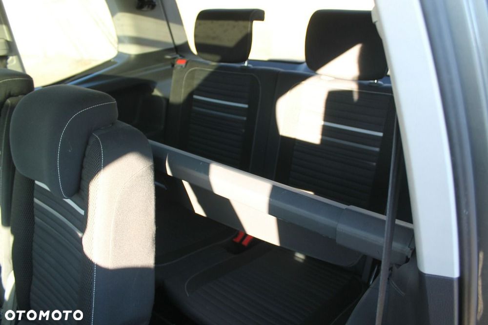 Volkswagen Touran - 13