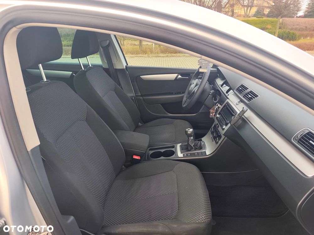 Volkswagen Passat 1.6 TDI Comfortline - 12