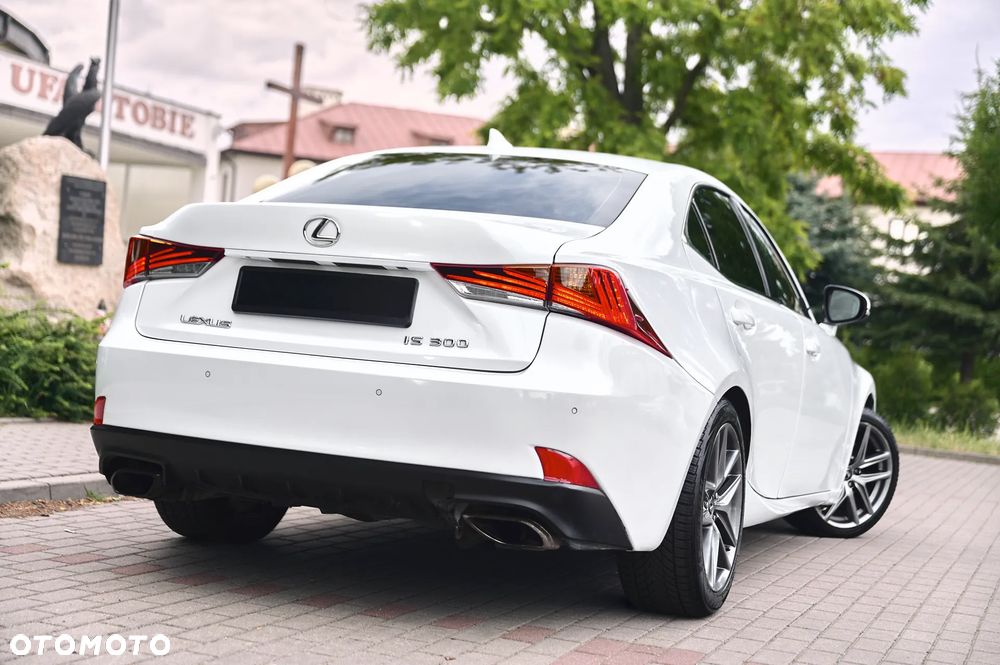 Lexus IS 200t / 300 F Sport - 12