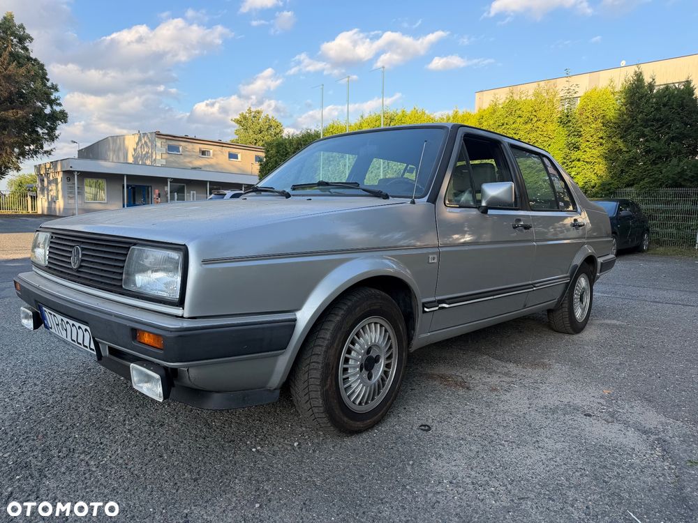Volkswagen Jetta - 2