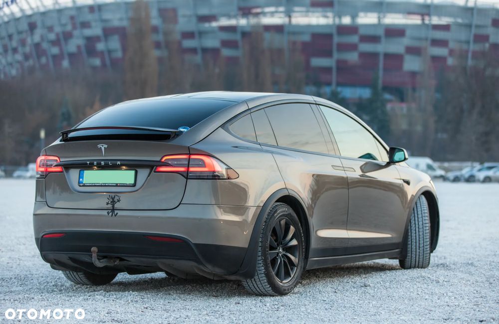 Tesla Model X 90 D - 17