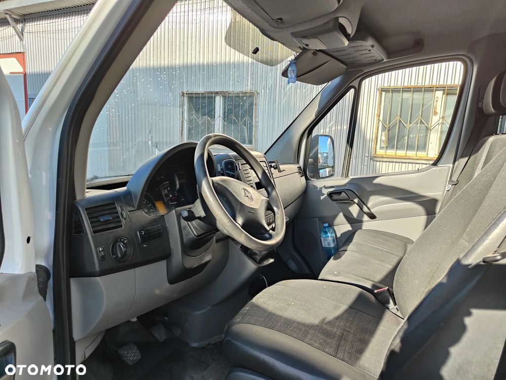 Mercedes-Benz Sprinter 906.211 - 11