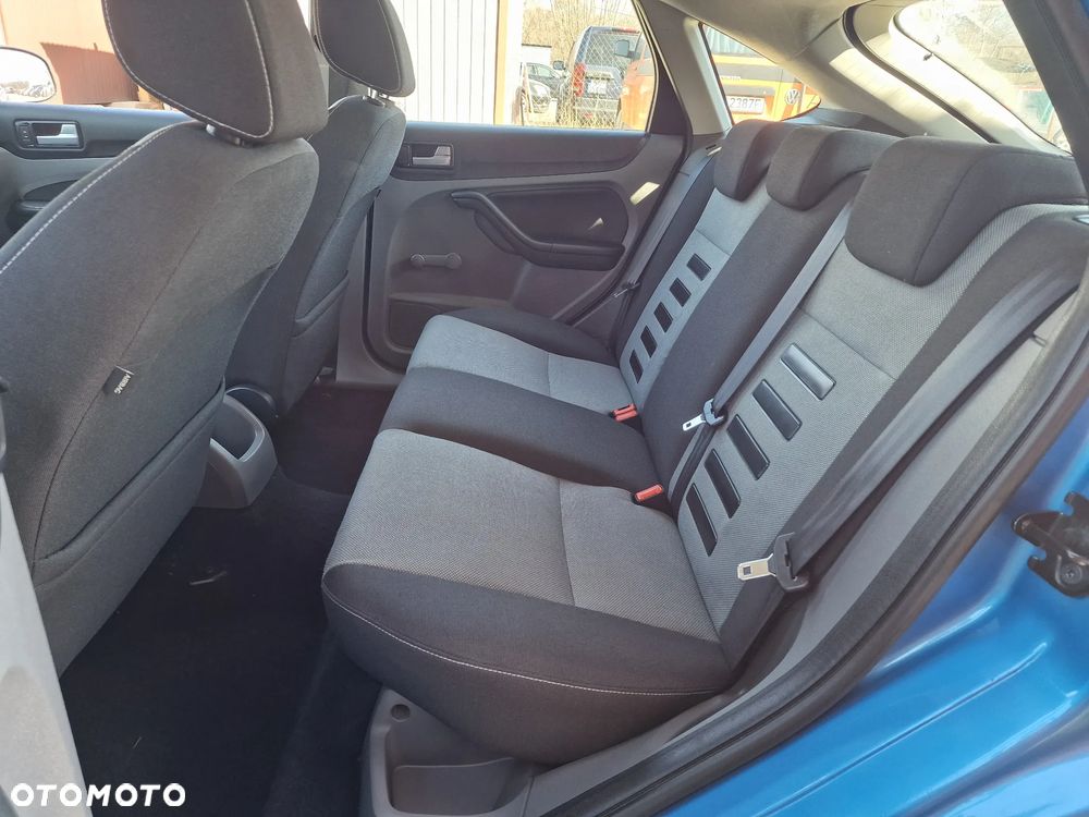 Ford Focus 1.6 Ghia - 7
