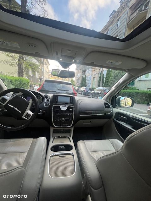 Chrysler Town & Country 3.6 Limited - 40