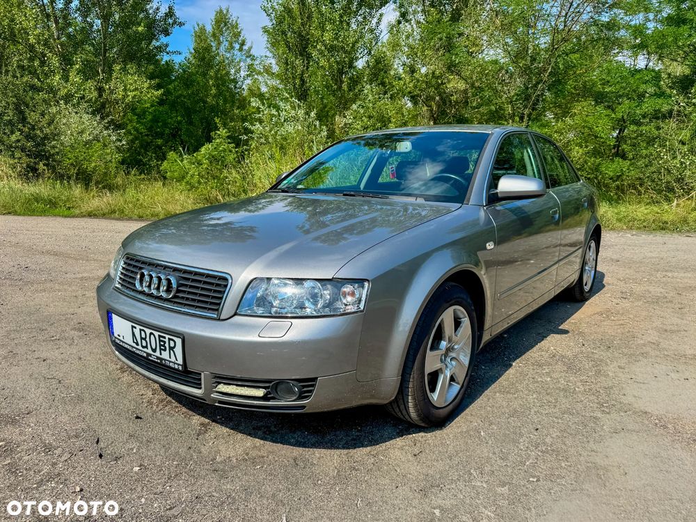 Audi A4 Limousine - 1