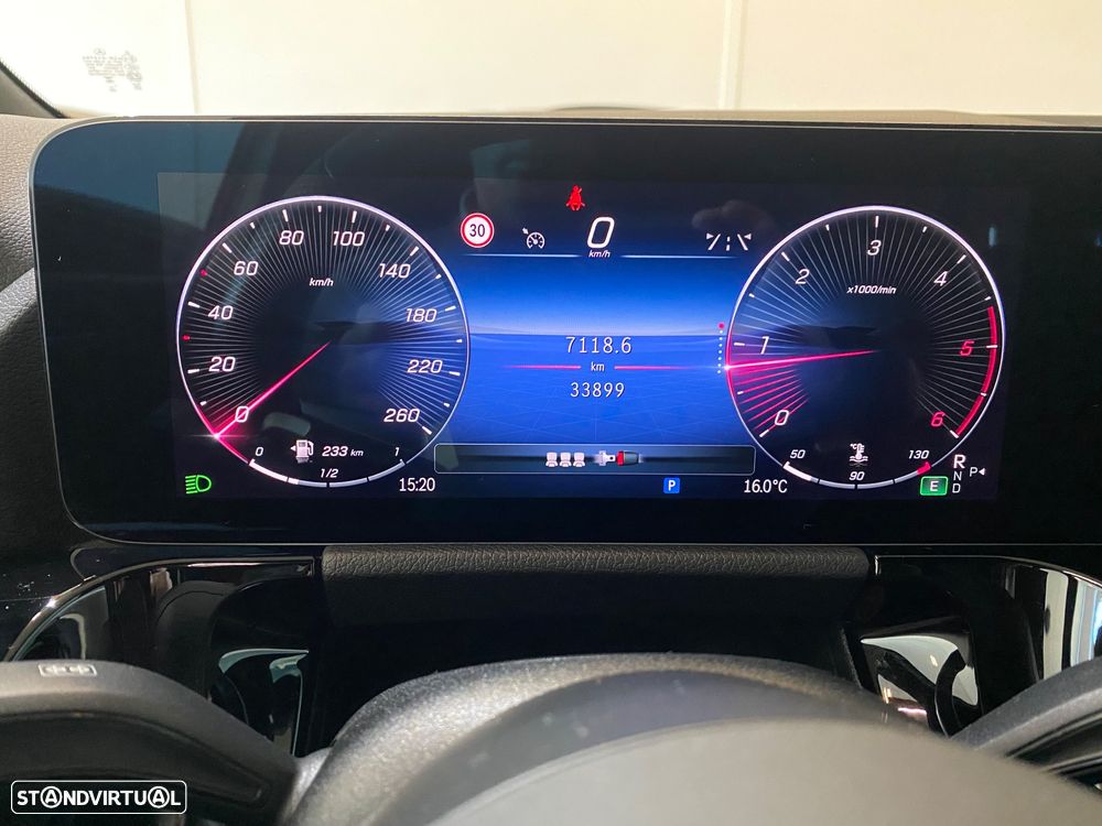 Mercedes-Benz GLA 180 d AMG Line - 18