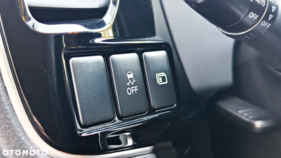 Mitsubishi Outlander - 32