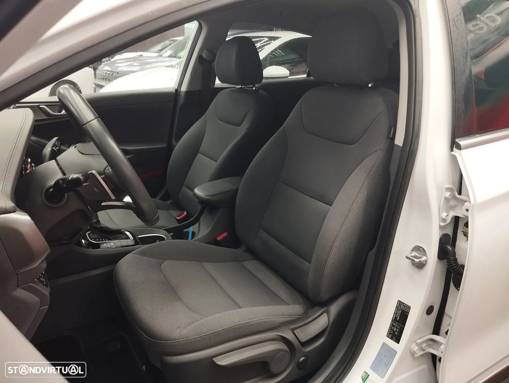 Hyundai Ioniq 1.6 GDI PHEV Tech - 17