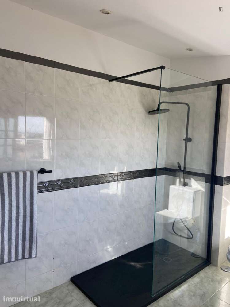 Quarto - localizado em Carcavelos Lisbon - Grande imagem: 2/9