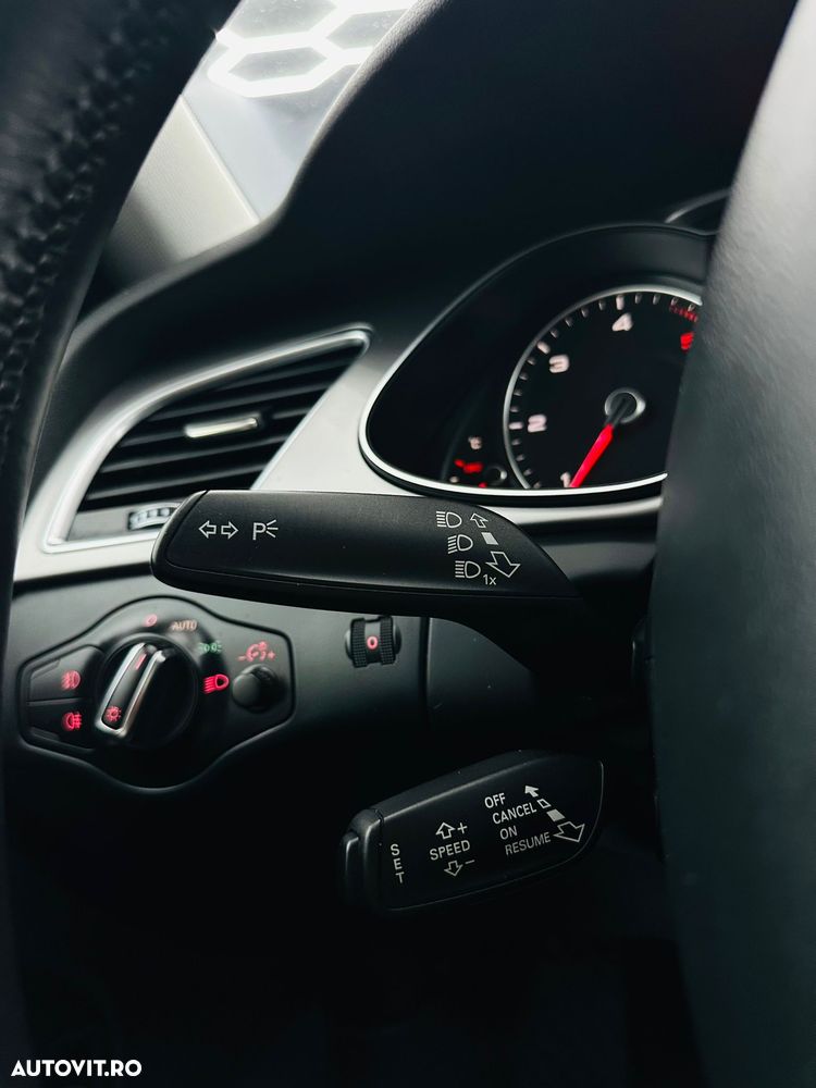 Audi A4 2.0 TDI DPF multitronic Attraction - 30