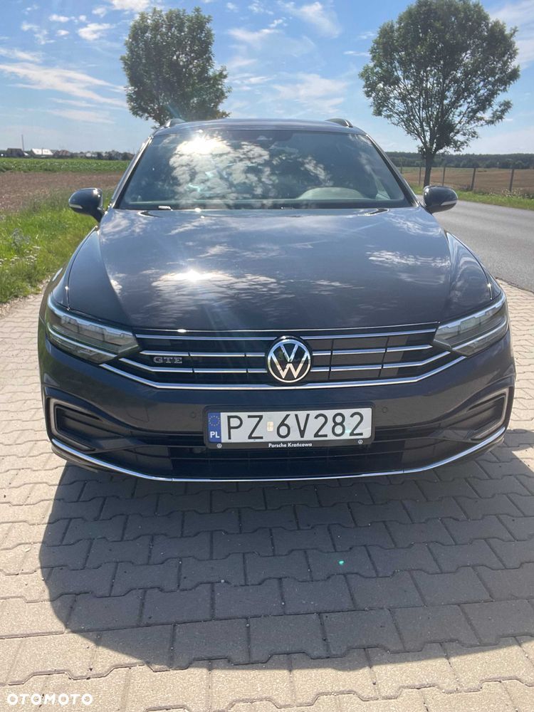 Volkswagen Passat - 1