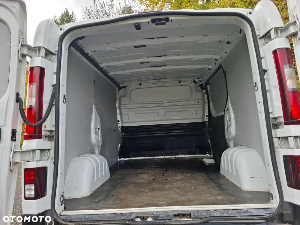 Renault TRAFIC VAT-1*KLIMATYZACJA*PEŁEN BLASZAK ! 3-OSOBOWY BEZ Ad Blue - 8