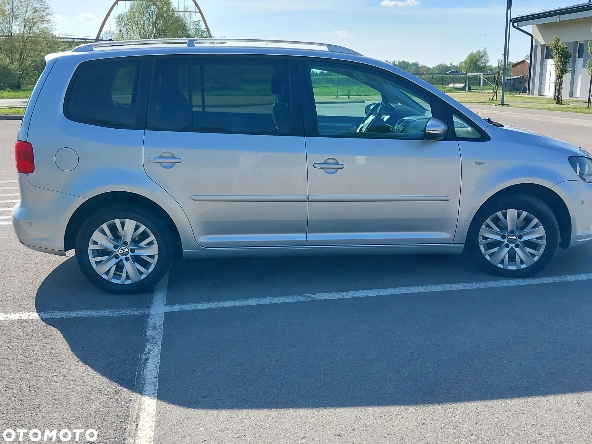 Volkswagen Touran 1.6 TDI DPF BlueMot Comfortline - 2