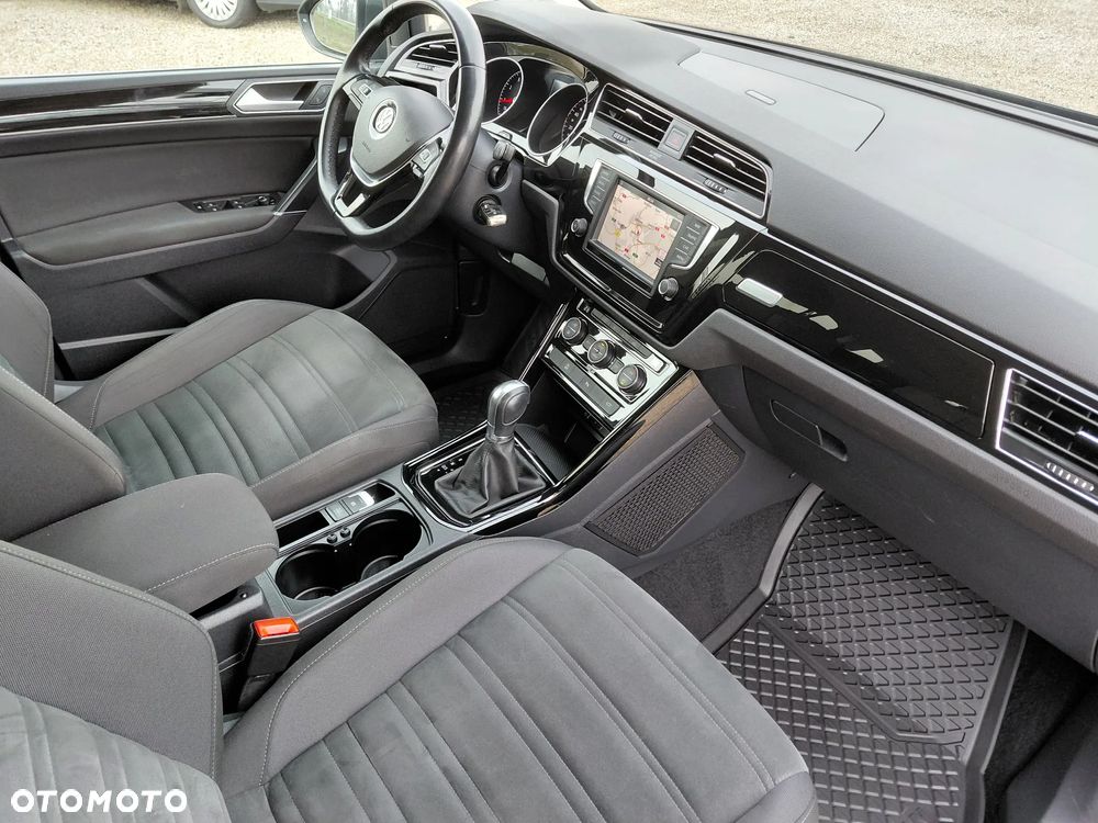 Volkswagen Touran - 18
