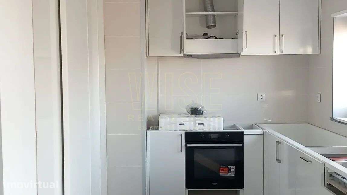 Apartamento T3 renovado, com garagem - Grande imagem: 4/28