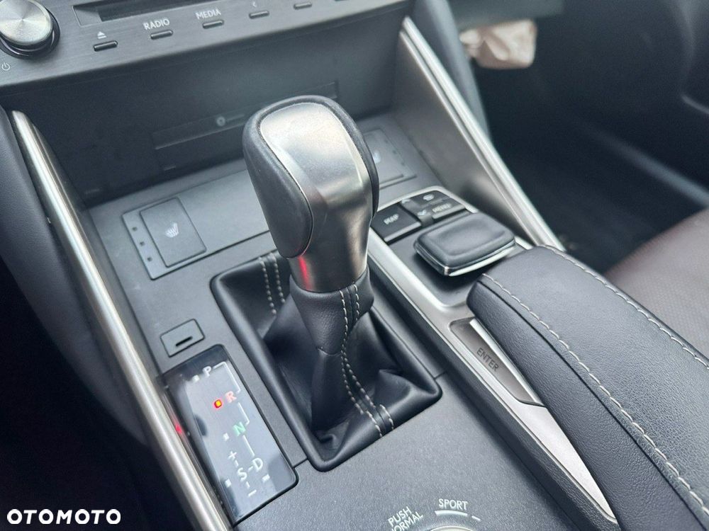 Lexus IS Luxury Line - 13