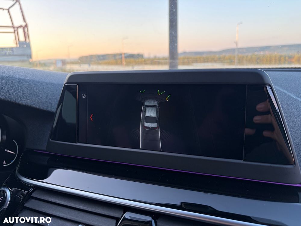 BMW Seria 5 520i AT - 28