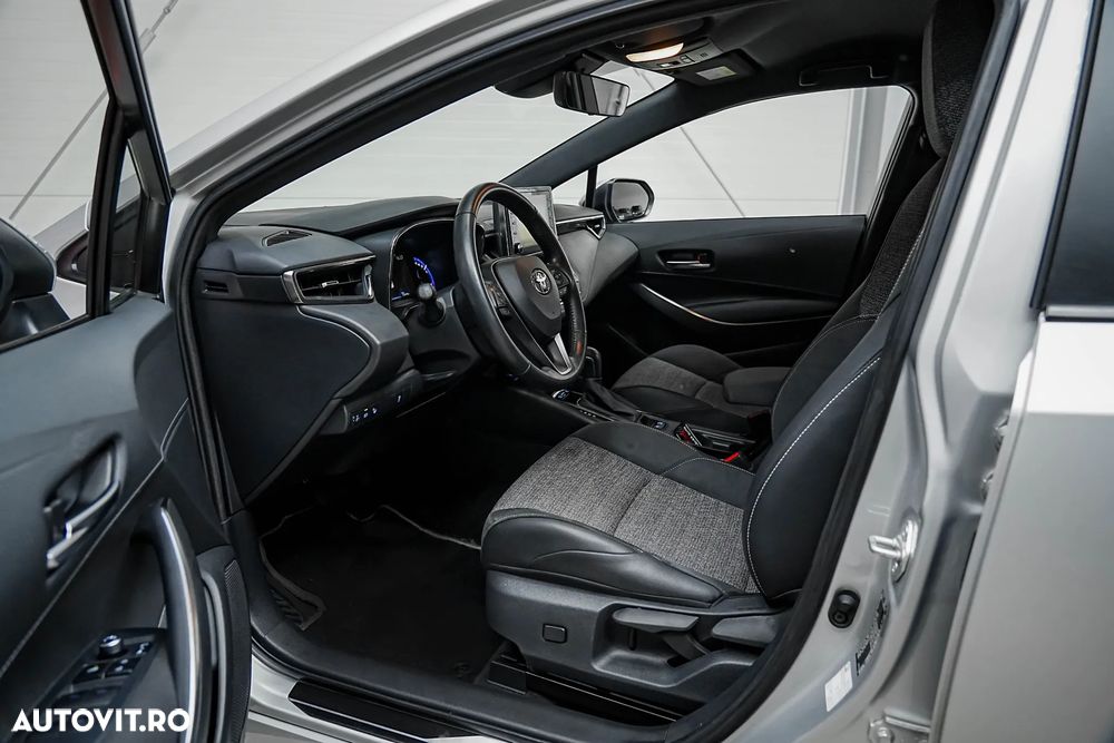 Toyota Corolla 1.8 HSD Business - 17