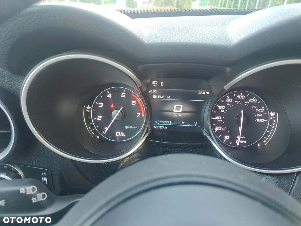 Alfa Romeo Stelvio 2.0 Turbo 16V AT8-Q4 Ti - 24