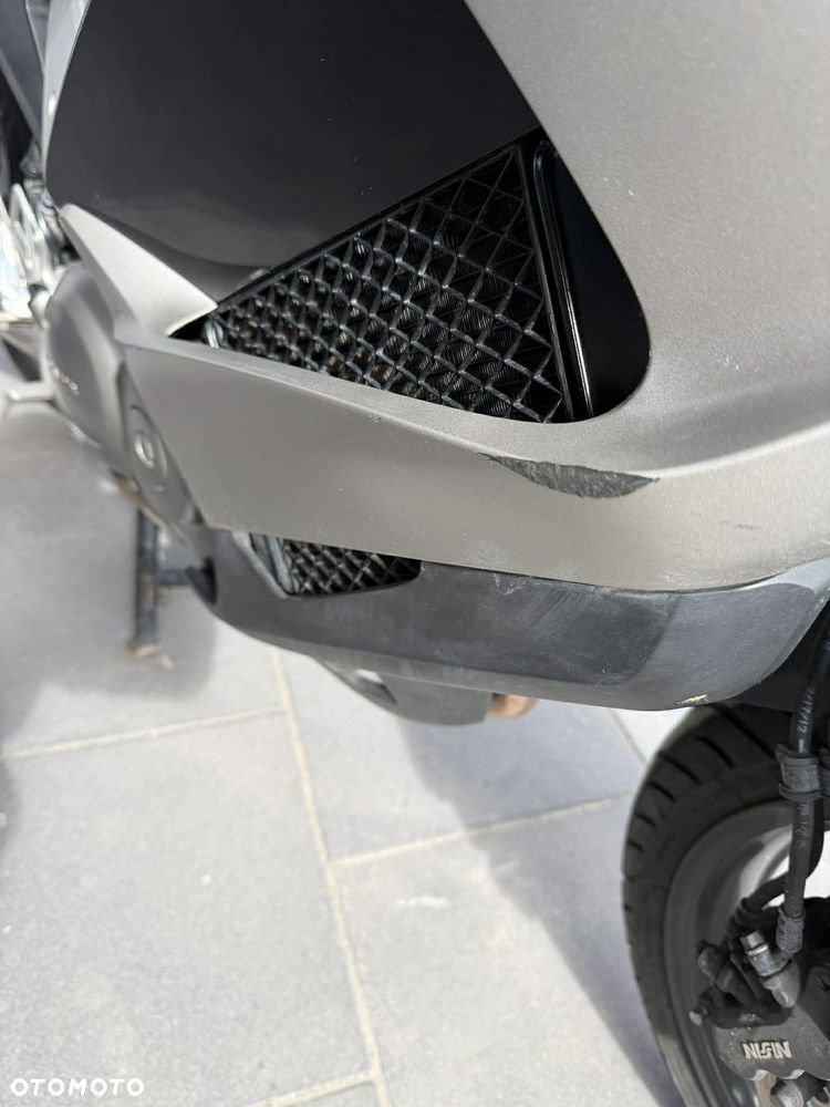 Honda VFR - 10