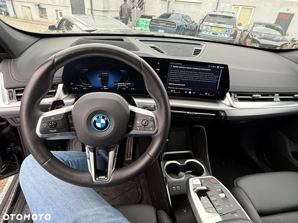 BMW iX1 xDrive30 M Sportpaket - 10