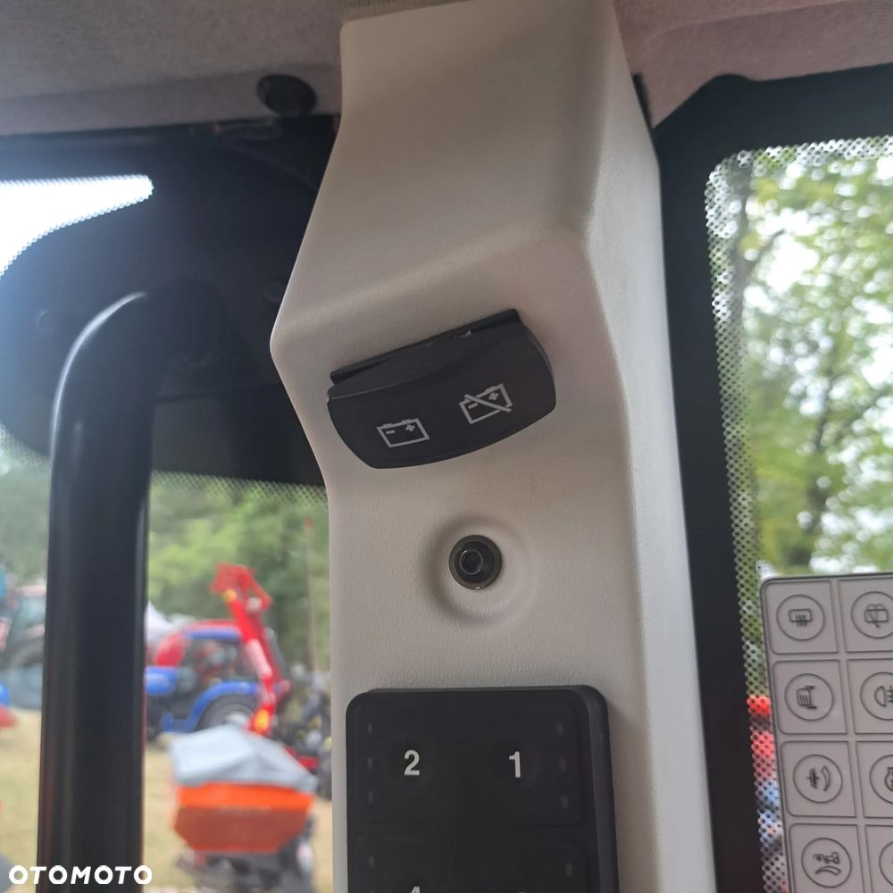 Zetor Seria 6 130 silnik Deutz AG Skrzynia ZF + biegów . 6 biegów pod obciążeniem - 30